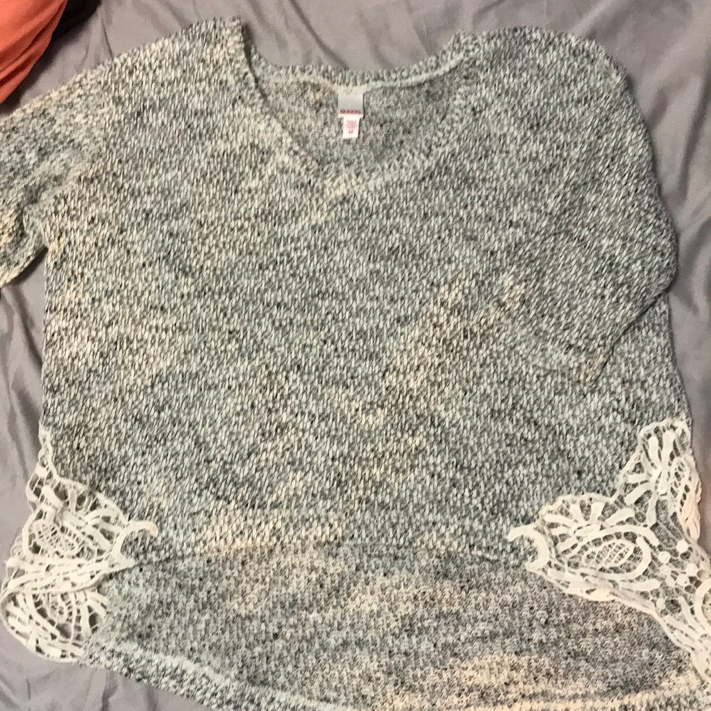 Sweater dress shirt with lace